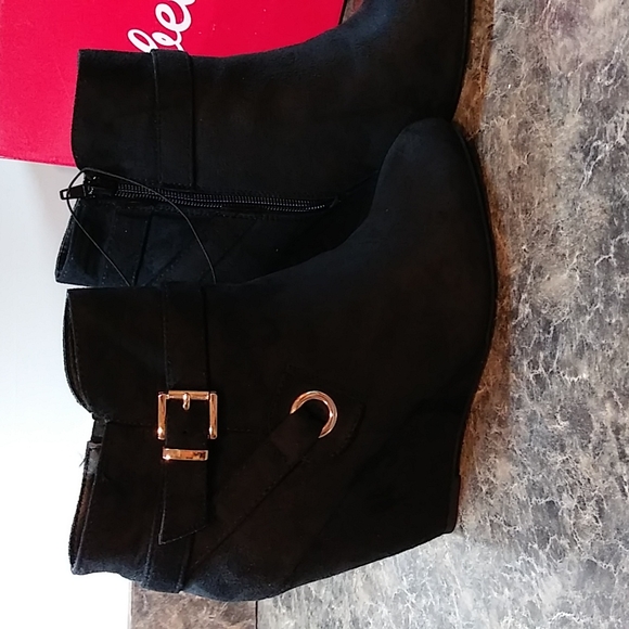 LAST ONE!! ZIGINY Zigi Soho Keylie Suede Wedge Boots - Picture 2 of 10